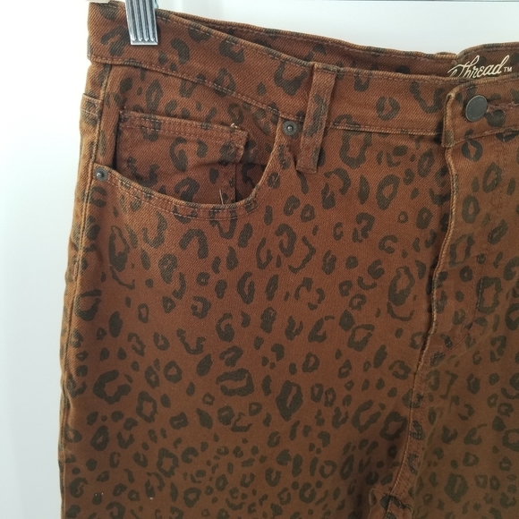 New! Universal Thread Leopard Print Jean's - Picture 2 of 9